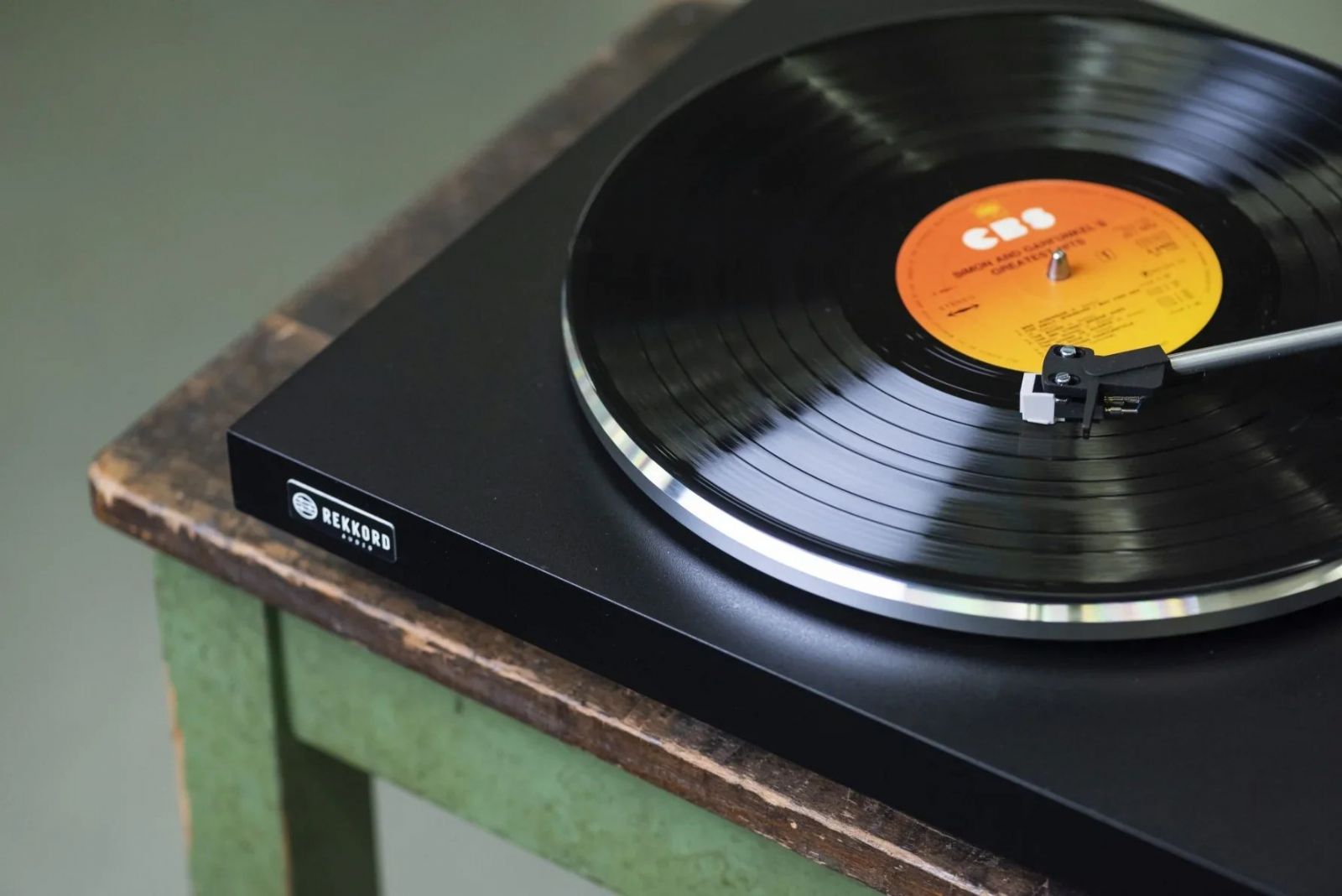 Vinyl Rekkord Audio F100P med inbyggt RIAA-steg